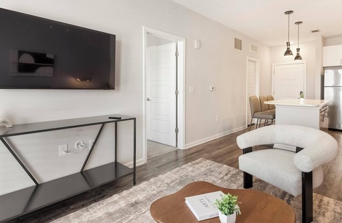 Charlotte Apartment | Landing | Stunning 1BD, Gym, Pool