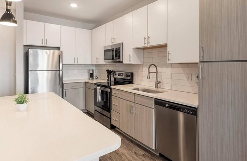 Charlotte Apartment | Landing | Stunning 1BD, Gym, Pool