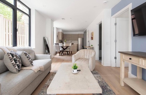 Mount Vernon Square Apartment | Landing | Stunning 1BD in Logan Circle