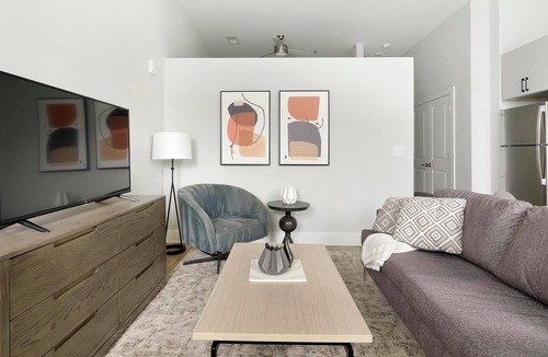 Downtown Apartment | Landing | Stunning 1BD, Yoga Studio, Courtyard