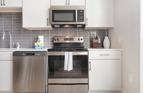 Downtown Apartment | Landing | Stunning 1BD, Yoga Studio, Courtyard