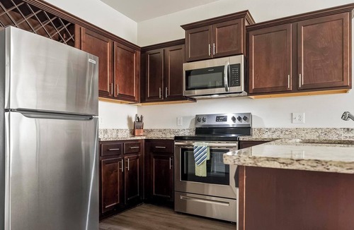 Bloomingdale Apartment | Landing | Stunning 2BD, Gym, Pool