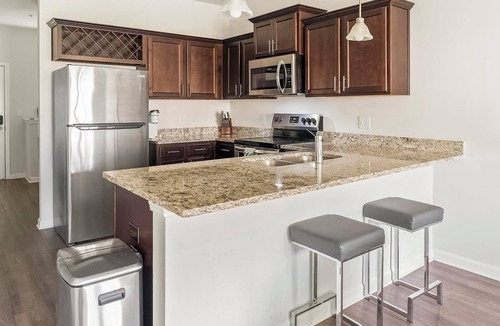 Bloomingdale Apartment | Landing | Stunning 2BD, Gym, Pool