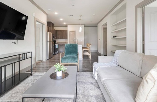 Manor Apartment | Landing | Stunning 2BD, Courtyard, Clubhouse