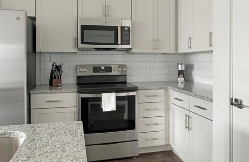 East Raleigh Apartment | Landing | Stunning 2BD, Gym, Clubhouse