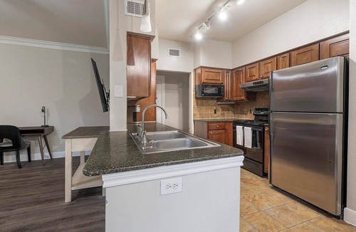 West Oak Hill Apartment | Landing | Stunning 2BD, Gym