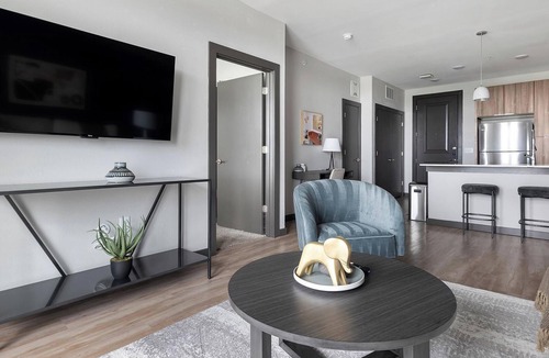 Buda Apartment | Landing | Stunning 2BD, Pool, Game Room