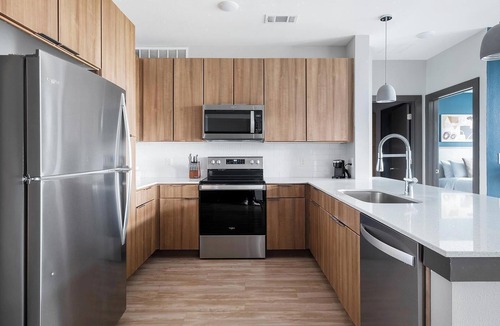 Buda Apartment | Landing | Stunning 2BD, Pool, Game Room