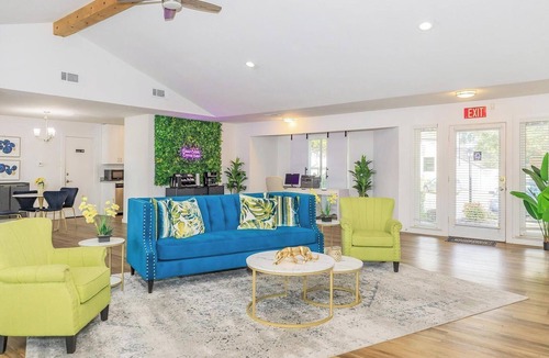 DeSoto Apartment | Landing | Stunning 2BD, Tennis Court, Pool