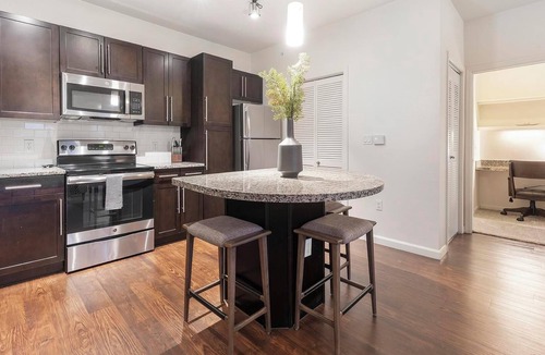 McNeil Apartment | Landing | Stunning 2BD, Yoga Studio, Pool