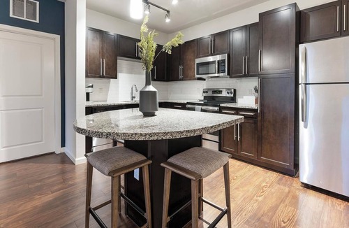 McNeil Apartment | Landing | Stunning 2BD, Yoga Studio, Pool
