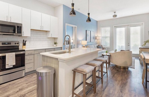 Charlotte Apartment | Landing | Stunning 2BD, Pool, Gym