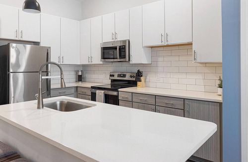 Charlotte Apartment | Landing | Stunning 2BD, Pool, Gym