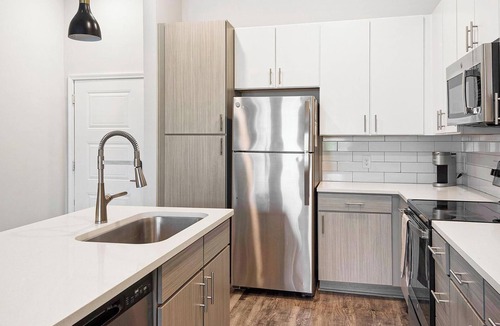 Charlotte Apartment | Landing | Stunning 2BD, Pool, Gym