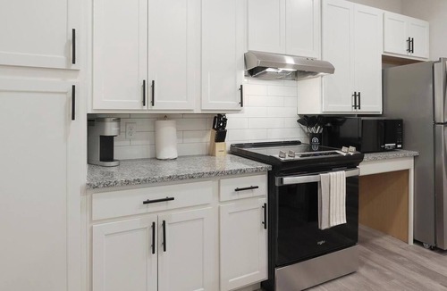 Beaufort Apartment | Landing | Stunning 2BD, Gym