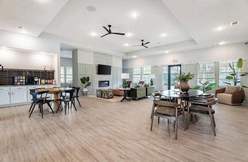 Beaufort Apartment | Landing | Stunning 2BD, Gym