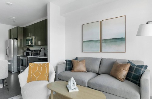Richmond Apartment | Landing | Stunning Studio, Pool, Clubhouse