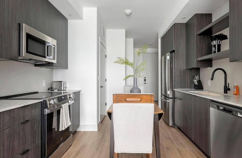 MLK Apartment | Landing | Stunning Studio, Gym, Rooftop Lounge