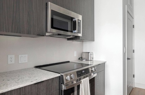 MLK Apartment | Landing | Stunning Studio, Gym, Rooftop Lounge
