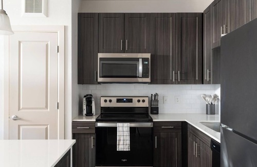 Pflugerville Apartment | Landing | Stylish 1BD, Clubhouse, Courtyard