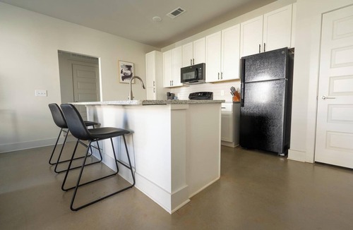 Charlotte Apartment | Landing | Stylish 1BD, Clubhouse, Gym