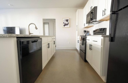 Charlotte Apartment | Landing | Stylish 1BD, Clubhouse, Gym