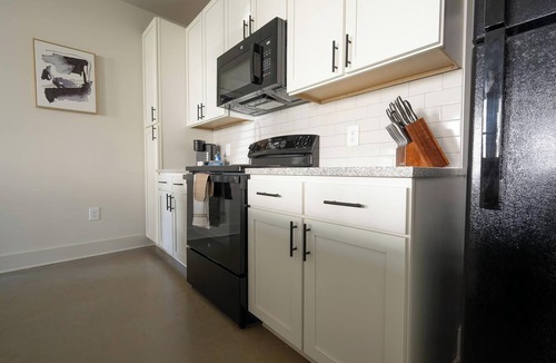 Charlotte Apartment | Landing | Stylish 1BD, Clubhouse, Gym