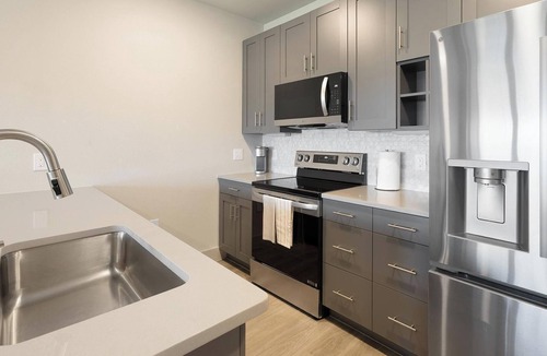 Midlothian Apartment | Landing | Stylish 1BD, Clubhouse, Game Room