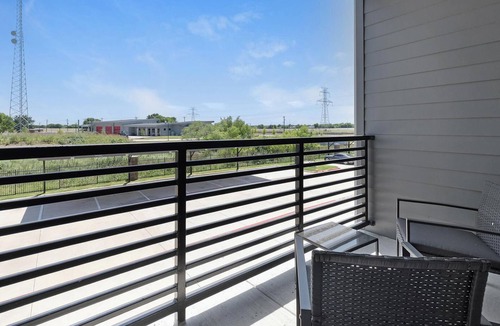 Midlothian Apartment | Landing | Stylish 1BD, Clubhouse, Game Room