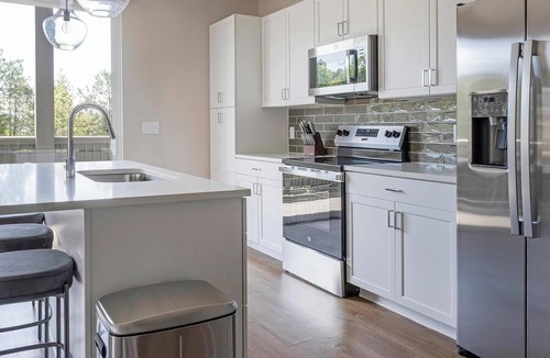 Oakwood Apartment | Landing | Stylish 1BD, Clubhouse, Gym