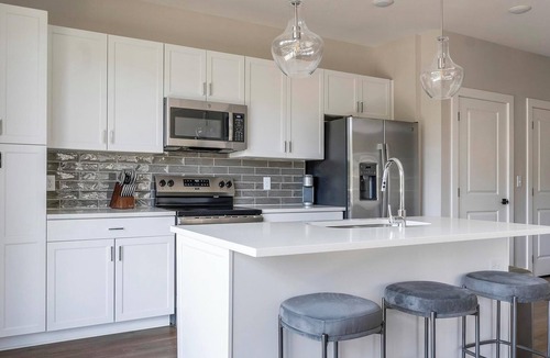 Oakwood Apartment | Landing | Stylish 1BD, Clubhouse, Gym