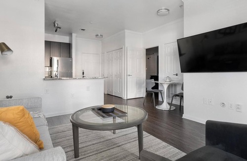 Austin Apartment | Landing | Stylish 1BD, Courtyard, Gym