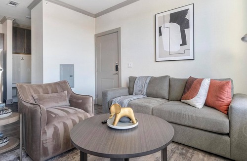 Manor Apartment | Landing | Stylish 1BD, Courtyard, Gym