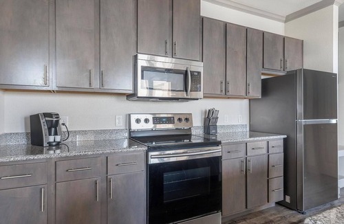 Manor Apartment | Landing | Stylish 1BD, Courtyard, Gym