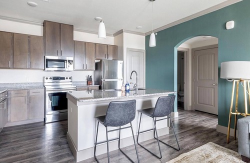 Manor Apartment | Landing | Stylish 1BD, Courtyard, Clubhouse