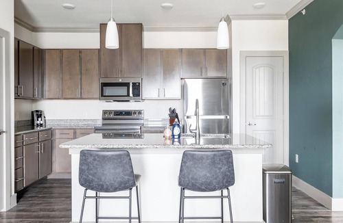 Manor Apartment | Landing | Stylish 1BD, Courtyard, Clubhouse