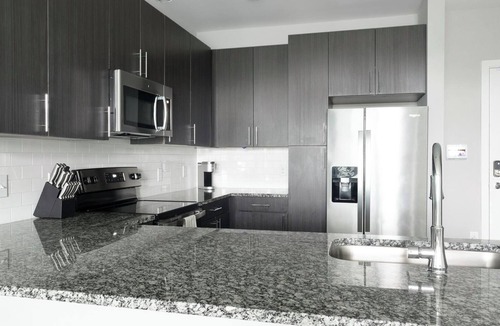 Optimist Park Apartment | Landing | Stylish 1BD, Gym