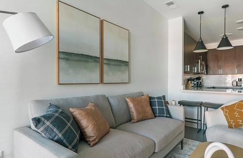 Richmond Apartment | Landing | Stylish 1BD, Gym, Clubhouse
