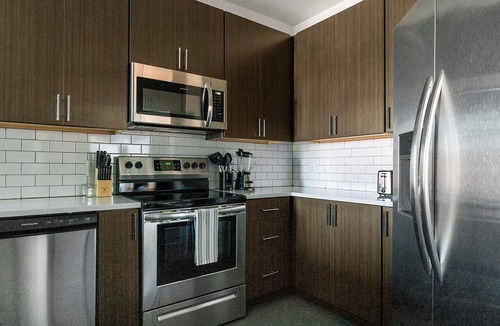Richmond Apartment | Landing | Stylish 1BD, Gym, Clubhouse