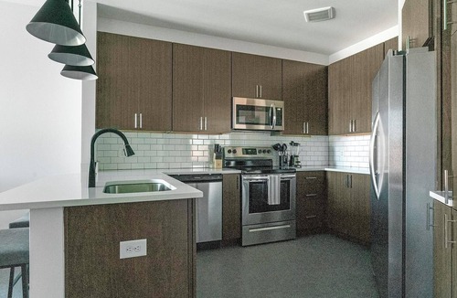 Richmond Apartment | Landing | Stylish 1BD, Gym, Clubhouse