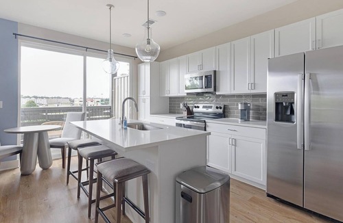 Oakwood Apartment | Landing | Stylish 1BD, Gym, Pool