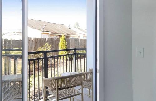 Southeast Raleigh Apartment | Landing | Stylish 1BD, Gym, Clubhouse