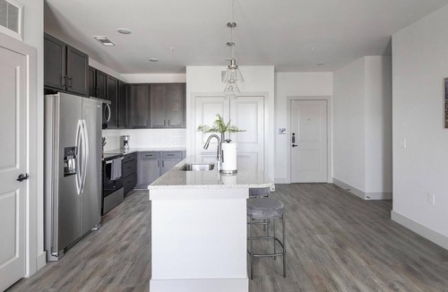 Corinth Apartment | Landing | Stylish 1BD in Corinth