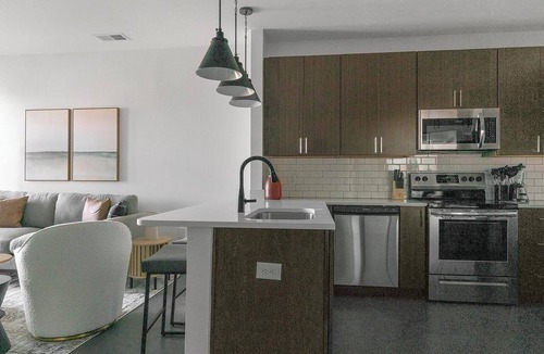 Richmond Apartment | Landing | Stylish 1BD, Pool, Clubhouse