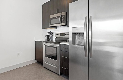 Richmond Apartment | Landing | Stylish 1BD, Pool, Clubhouse