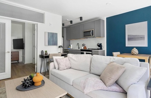 Durham Apartment | Landing | Stylish 1BD, Rooftop Lounge, Pool