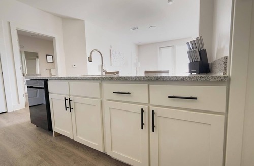 Charlotte Apartment | Landing | Stylish 2BD, Clubhouse, Gym