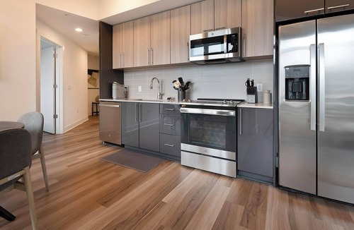 Baileys Crossroads Apartment | Landing | Stylish 2BD, Gym, Game Room