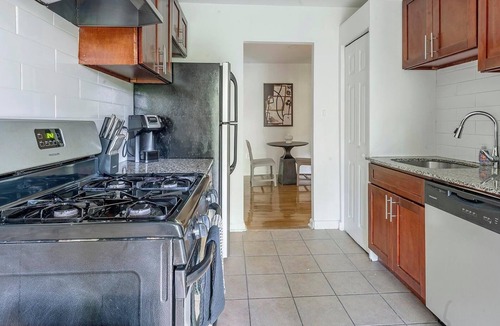Greenbelt Apartment | Landing | Stylish 2BD, Gym, Pool