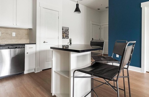 Cary Apartment | Landing | Stylish 2BD, Gym, Rooftop Lounge